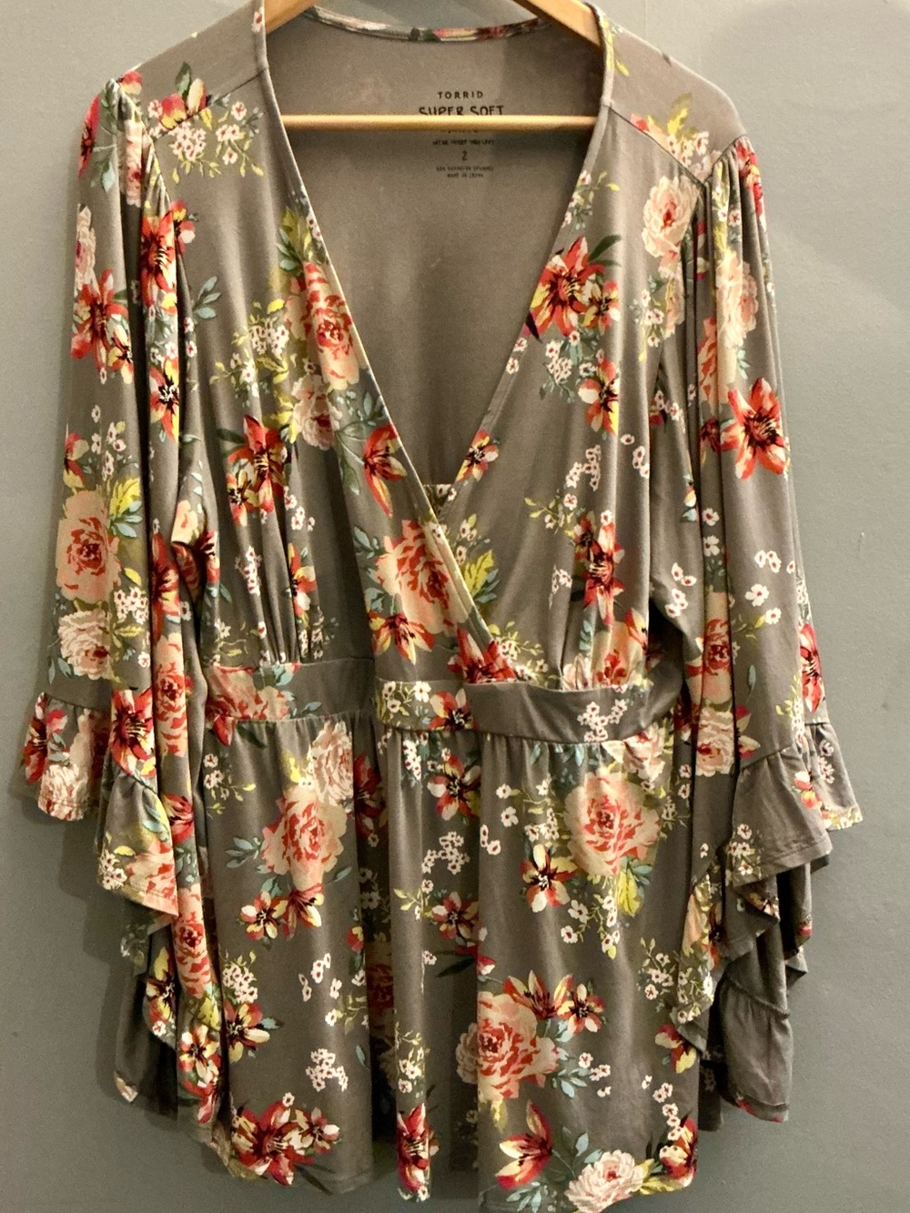 Torrid Super Soft Floral Babydoll Bell Sleeve Top Size 2 (2X) Plus